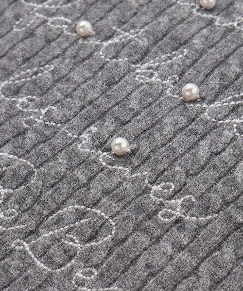 BeBe（ベベ）の「ケーブル編みカットニットサイドボタンプルオーバー（ニット/セーター・キッズ・グリーン/グレー・90cm/140cm/120cm/110cm/130cm/150cm/100cm）」の16枚目の写真