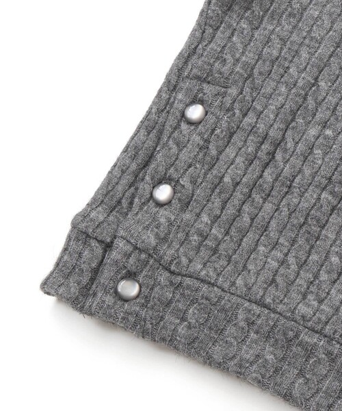 BeBe（ベベ）の「ケーブル編みカットニットサイドボタンプルオーバー（ニット/セーター・キッズ・グリーン/グレー・90cm/140cm/120cm/110cm/130cm/150cm/100cm）」の18枚目の写真