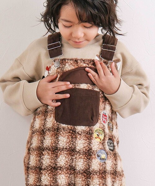 SLAP SLIP（スラップスリップ）の「フロントポケットもこもこボアサロペット(80~110cm)（サロペット/オーバーオール・キッズ・ベージュ系その他/グリーン・110cm/80ｃｍ/90cm/100cm）」の5枚目の写真