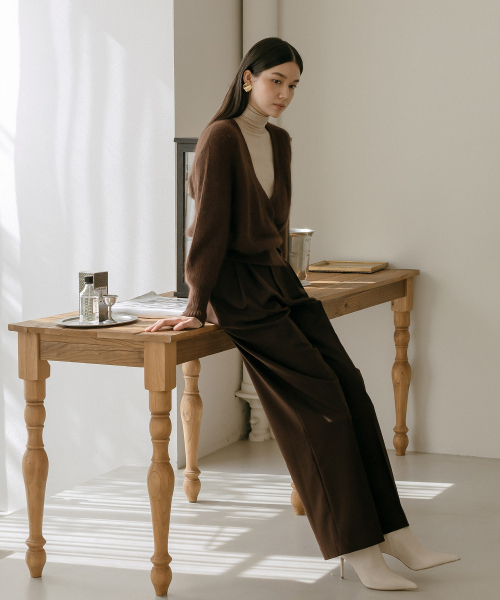 MAYVERU(メイバーユー)の「Flat Pintuck Slacks _ Brown(スラックス・レディース・ブラウン・SMALL/MEDIUM)」の2枚目の写真