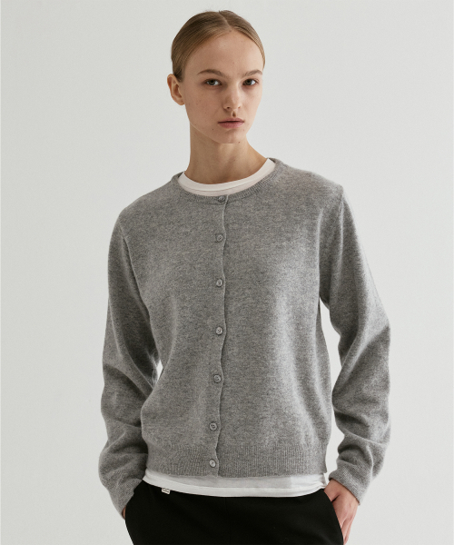 FROMWHERE(フロムウェア)の「Wool Crew-neck Cardigan Gray(カーディガン/ボレロ・レディース・その他・FREE)」の1枚目の写真