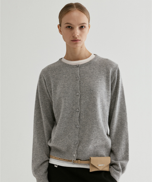 FROMWHERE(フロムウェア)の「Wool Crew-neck Cardigan Gray(カーディガン/ボレロ・レディース・その他・FREE)」の3枚目の写真