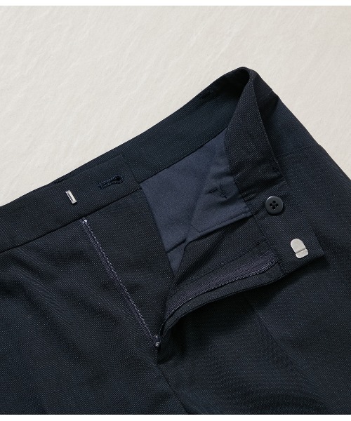 NEWYORKER（ニューヨーカー）の「【ウォッシャブル】ウールピンヘッド テーパードパンツ（スラックス・レディース・ブラウン/ネイビー/ダークグレー・11号/9号）」の8枚目の写真