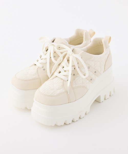 one after another NICE CLAUP（ワンアフターアナザーナイスクラップ）の「ビジュー付きトリプルソールスニーカー（スニーカー・レディース・ホワイト系その他/ホワイト/グレー・S/L/M）」の2枚目の写真
