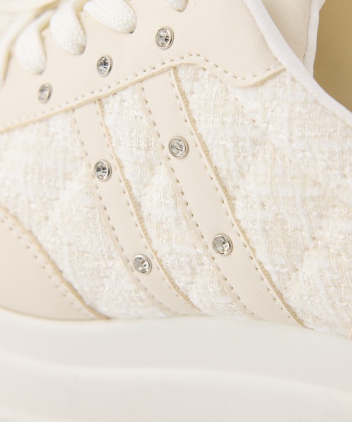 one after another NICE CLAUP（ワンアフターアナザーナイスクラップ）の「ビジュー付きトリプルソールスニーカー（スニーカー・レディース・ホワイト系その他/ホワイト/グレー・S/L/M）」の4枚目の写真