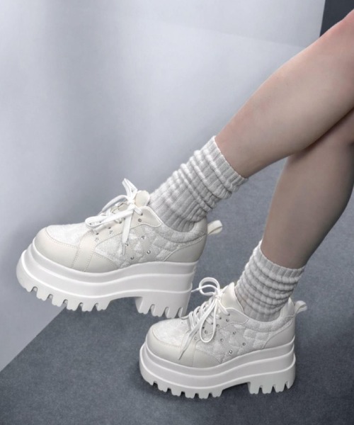 one after another NICE CLAUP（ワンアフターアナザーナイスクラップ）の「ビジュー付きトリプルソールスニーカー（スニーカー・レディース・ホワイト系その他/ホワイト/グレー・S/L/M）」の11枚目の写真