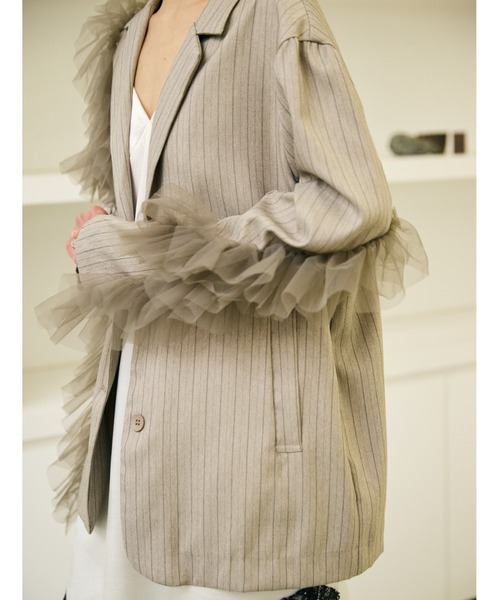 AIC.（エーアイシー）の「チュールデコレーションストライプジャケット（テーラードジャケット・レディース・ブラウン/ブラック/グレイッシュベージュ・FREE）」の3枚目の写真