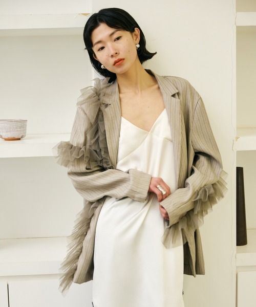 AIC.（エーアイシー）の「チュールデコレーションストライプジャケット（テーラードジャケット・レディース・ブラウン/ブラック/グレイッシュベージュ・FREE）」の4枚目の写真