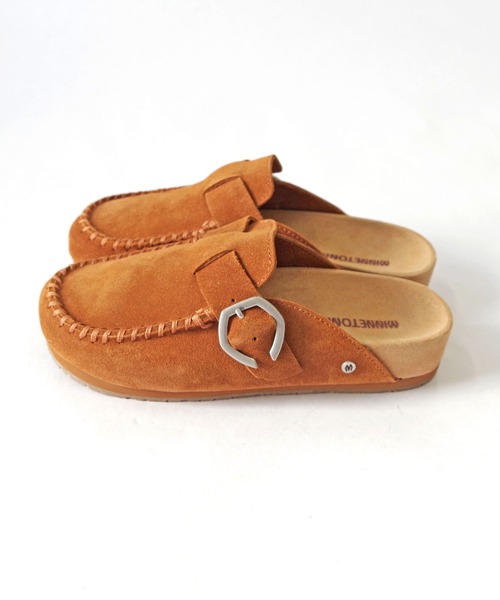 Minnetonka(ミネトンカ)の「MINNETONKA(ミネトンカ) / 本革 スエード クロッグシューズ BUCKLE CLOG(サンダル・レディース・ブラウン/ベージュ・7/6/8/9/5)」の4枚目の写真