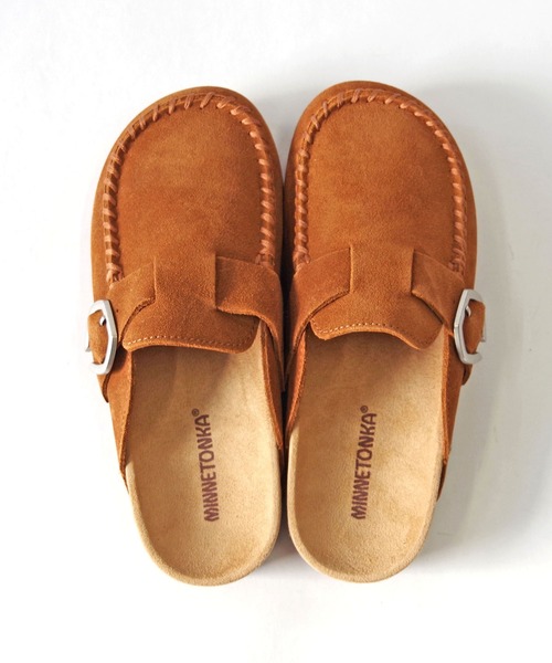 Minnetonka(ミネトンカ)の「MINNETONKA(ミネトンカ) / 本革 スエード クロッグシューズ BUCKLE CLOG(サンダル・レディース・ブラウン/ベージュ・7/6/8/9/5)」の6枚目の写真