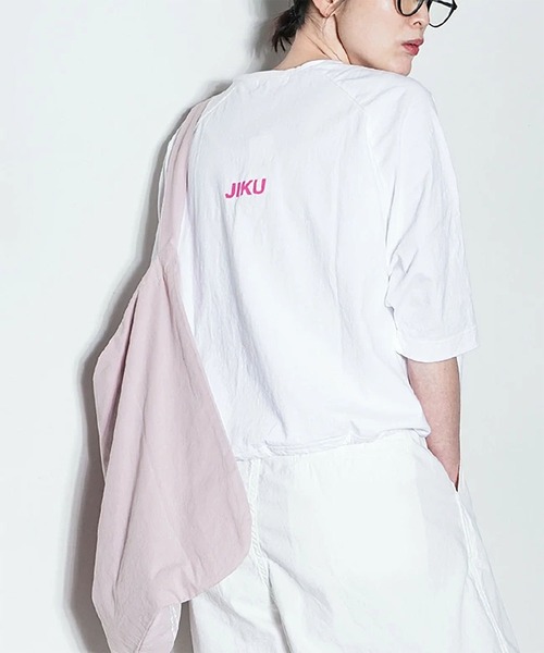 SOLAMONAT(ソラモナ)の「パフ天竺 裾ヒモ5分袖プルオーバー プリント(PUFF TEN)(Tシャツ/カットソー・レディース・ライトブルー/ライトピンク/ホワイト×ブラック/ブラック/ホワイト×ピンク/杢グレー/ホワイト×グレー/キナリ・FREE)」の3枚目の写真