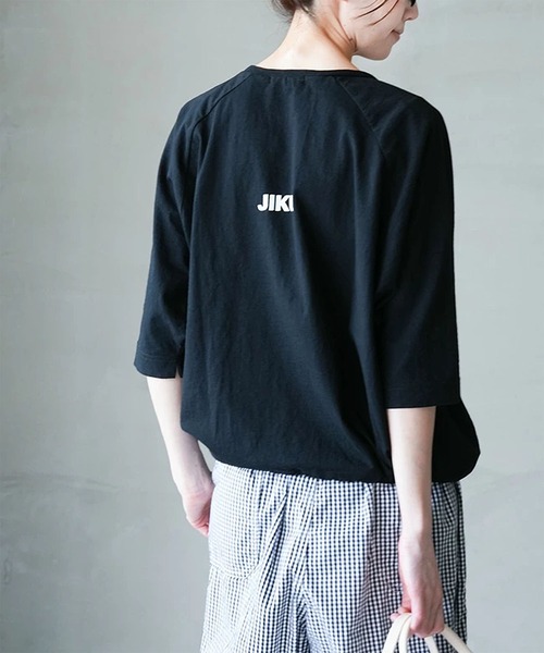 SOLAMONAT(ソラモナ)の「パフ天竺 裾ヒモ5分袖プルオーバー プリント(PUFF TEN)(Tシャツ/カットソー・レディース・ライトブルー/ライトピンク/ホワイト×ブラック/ブラック/ホワイト×ピンク/杢グレー/ホワイト×グレー/キナリ・FREE)」の5枚目の写真
