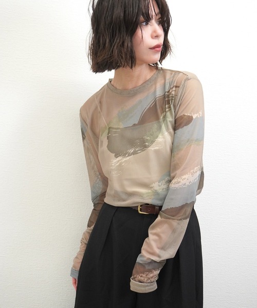 gossara(ゴサラ)の「【着るだけで旬顔】ペイント柄パワーメッシュプルオーバー(Tシャツ/カットソー・レディース・アイボリー系/スミクロ/グレイッシュベージュ・FREE)」の3枚目の写真