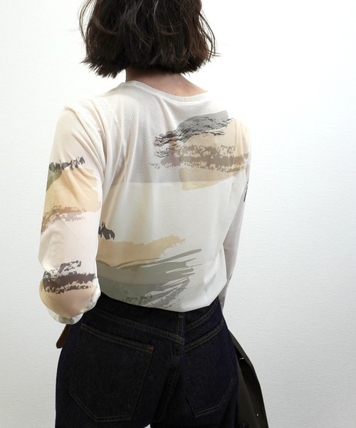 gossara(ゴサラ)の「【着るだけで旬顔】ペイント柄パワーメッシュプルオーバー(Tシャツ/カットソー・レディース・アイボリー系/スミクロ/グレイッシュベージュ・FREE)」の5枚目の写真