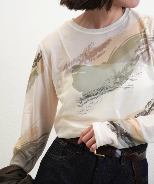 gossara(ゴサラ)の「【着るだけで旬顔】ペイント柄パワーメッシュプルオーバー(Tシャツ/カットソー・レディース・アイボリー系/スミクロ/グレイッシュベージュ・FREE)」の6枚目の写真