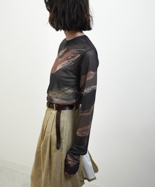 gossara(ゴサラ)の「【着るだけで旬顔】ペイント柄パワーメッシュプルオーバー(Tシャツ/カットソー・レディース・アイボリー系/スミクロ/グレイッシュベージュ・FREE)」の11枚目の写真
