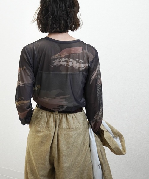 gossara(ゴサラ)の「【着るだけで旬顔】ペイント柄パワーメッシュプルオーバー(Tシャツ/カットソー・レディース・アイボリー系/スミクロ/グレイッシュベージュ・FREE)」の12枚目の写真