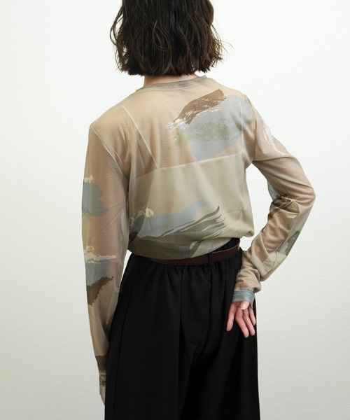 gossara(ゴサラ)の「【着るだけで旬顔】ペイント柄パワーメッシュプルオーバー(Tシャツ/カットソー・レディース・アイボリー系/スミクロ/グレイッシュベージュ・FREE)」の17枚目の写真
