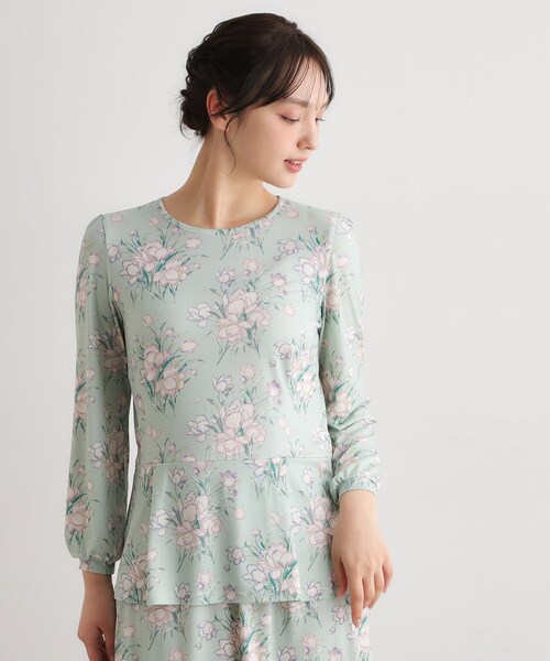 LAURA ASHLEY（ローラアシュレイ）の「【袖口ゴム仕様／洗える／ジャージ素材／同柄アイテムあり】サトクリフ チューリップス柄プルオーバー（Tシャツ/カットソー・レディース・グリーン系1/ネイビー系・40/38）」の3枚目の写真