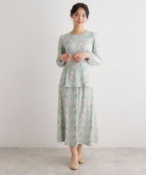 LAURA ASHLEY（ローラアシュレイ）の「【袖口ゴム仕様／洗える／ジャージ素材／同柄アイテムあり】サトクリフ チューリップス柄プルオーバー（Tシャツ/カットソー・レディース・グリーン系1/ネイビー系・40/38）」の4枚目の写真