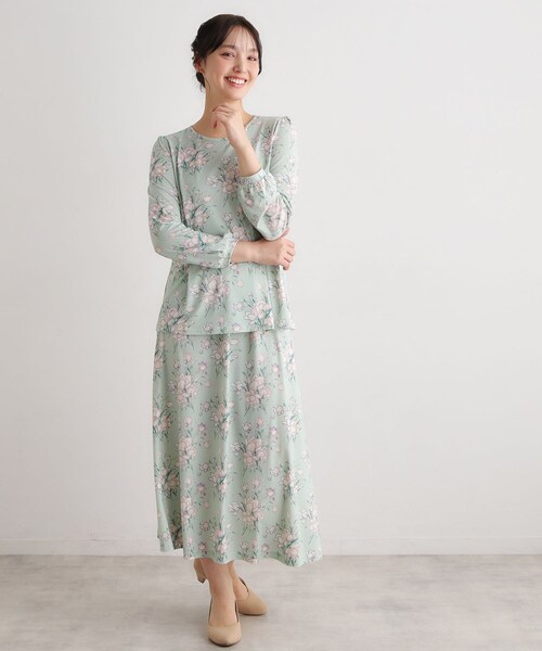 LAURA ASHLEY（ローラアシュレイ）の「【袖口ゴム仕様／洗える／ジャージ素材／同柄アイテムあり】サトクリフ チューリップス柄プルオーバー（Tシャツ/カットソー・レディース・グリーン系1/ネイビー系・40/38）」の5枚目の写真
