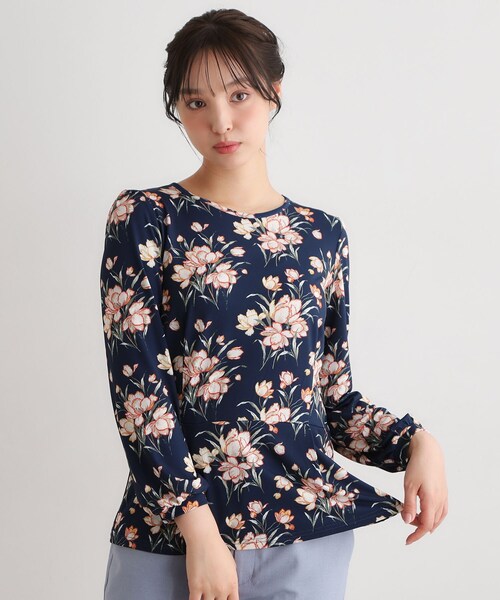 LAURA ASHLEY(ローラアシュレイ)の「【袖口ゴム仕様/洗える/ジャージ素材/同柄アイテムあり】サトクリフ チューリップス柄プルオーバー(Tシャツ/カットソー・レディース・グリーン系1/ネイビー系・40/38)」の7枚目の写真