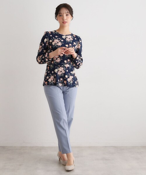 LAURA ASHLEY(ローラアシュレイ)の「【袖口ゴム仕様/洗える/ジャージ素材/同柄アイテムあり】サトクリフ チューリップス柄プルオーバー(Tシャツ/カットソー・レディース・グリーン系1/ネイビー系・40/38)」の9枚目の写真
