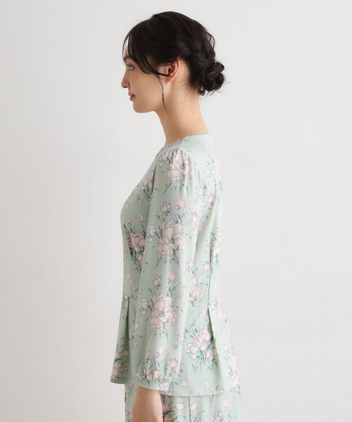LAURA ASHLEY（ローラアシュレイ）の「【袖口ゴム仕様／洗える／ジャージ素材／同柄アイテムあり】サトクリフ チューリップス柄プルオーバー（Tシャツ/カットソー・レディース・グリーン系1/ネイビー系・40/38）」の12枚目の写真