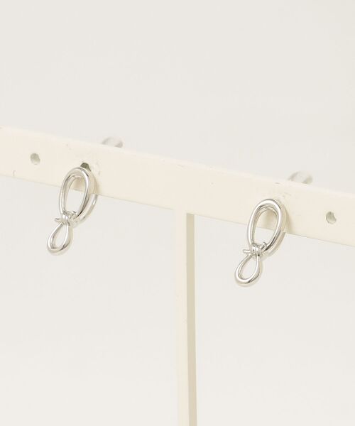 itam（アイタム）の「メタルシリーズ オーバル ノンホールピアス（イヤリング・レディース・ゴールド/シルバー・FREE）」の2枚目の写真