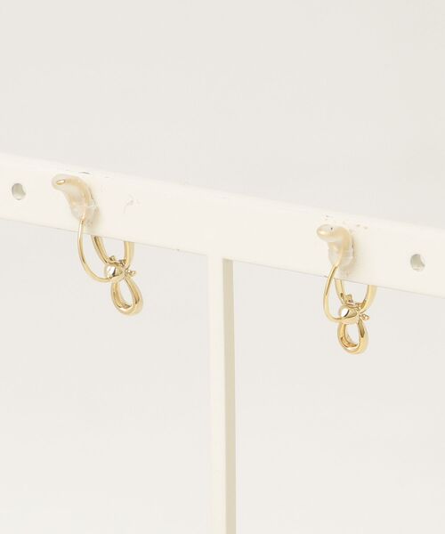 itam（アイタム）の「メタルシリーズ オーバル ノンホールピアス（イヤリング・レディース・ゴールド/シルバー・FREE）」の3枚目の写真