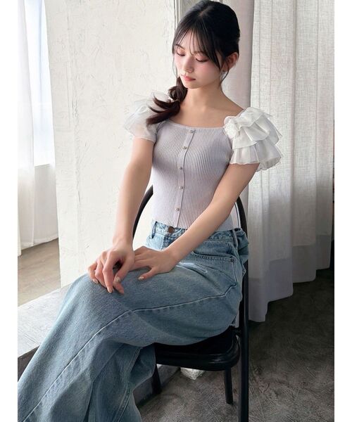 RESEXXY（リゼクシー）の「ショルダーフリルニットトップス（ニット/セーター・レディース・ブルー/ホワイト/ブラック・FREE）」の6枚目の写真