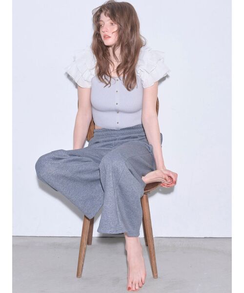 RESEXXY（リゼクシー）の「ショルダーフリルニットトップス（ニット/セーター・レディース・ブルー/ホワイト/ブラック・FREE）」の19枚目の写真