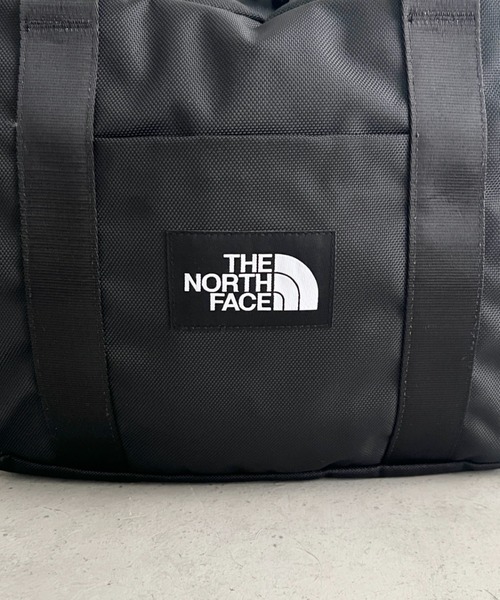 THE NORTH FACE(ザノースフェイス)の「THE NORTH FACE(ザ・ノースフェイス)/軽量 大容量 大きいサイズ トラベルバッグ ヘリテージカーゴバッグ/HERITAGE CARGO M_PLUS(ショルダーバッグ・レディース・ブラック/グレイッシュベージュ・FREE)」の13枚目の写真