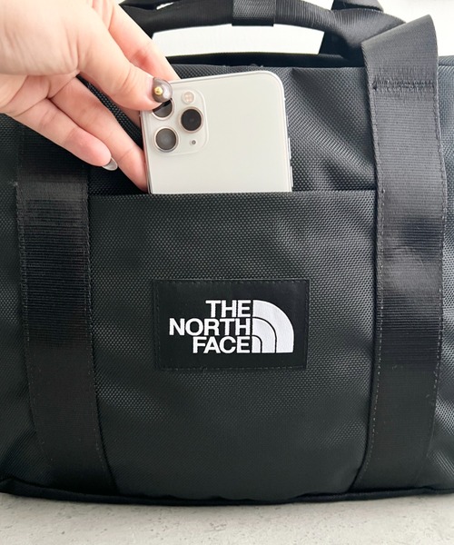 THE NORTH FACE(ザノースフェイス)の「THE NORTH FACE(ザ・ノースフェイス)/軽量 大容量 大きいサイズ トラベルバッグ ヘリテージカーゴバッグ/HERITAGE CARGO M_PLUS(ショルダーバッグ・レディース・ブラック/グレイッシュベージュ・FREE)」の14枚目の写真
