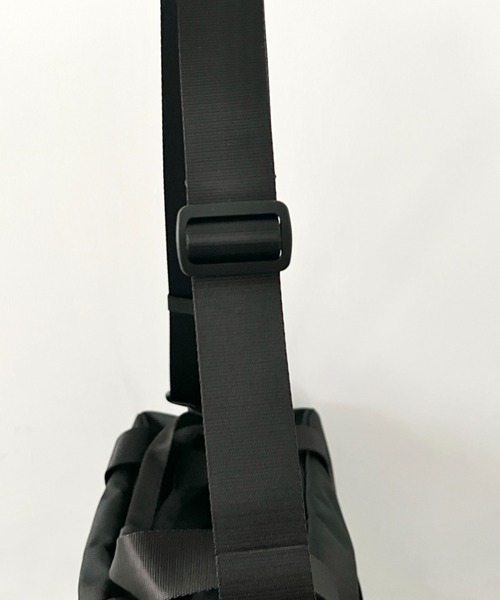 THE NORTH FACE(ザノースフェイス)の「THE NORTH FACE(ザ・ノースフェイス)/軽量 大容量 大きいサイズ トラベルバッグ ヘリテージカーゴバッグ/HERITAGE CARGO M_PLUS(ショルダーバッグ・レディース・ブラック/グレイッシュベージュ・FREE)」の22枚目の写真