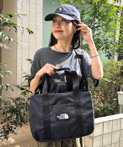 THE NORTH FACE(ザノースフェイス)の「THE NORTH FACE(ザ・ノースフェイス)/軽量 大容量 大きいサイズ トラベルバッグ ヘリテージカーゴバッグ/HERITAGE CARGO M_PLUS(ショルダーバッグ・レディース・ブラック/グレイッシュベージュ・FREE)」の9枚目の写真
