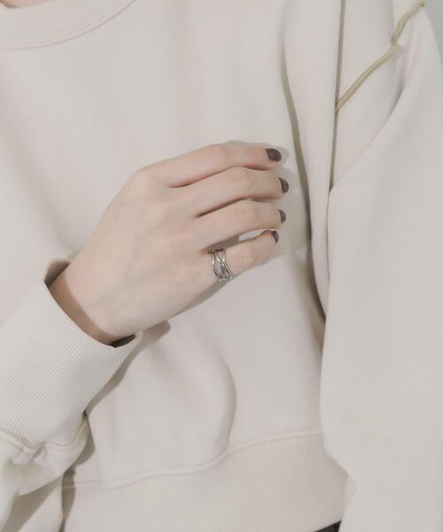 SMELLY（スメリー）の「ステンレスウェーブラインピンキーリング（リング・レディース・シルバー・4）」の3枚目の写真