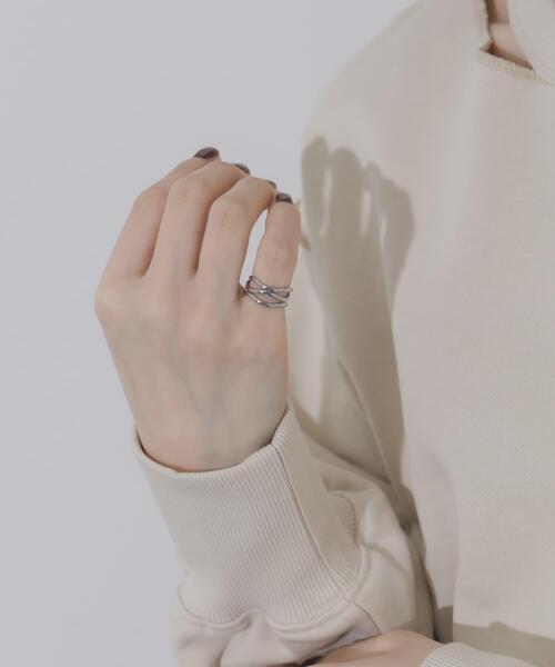 SMELLY（スメリー）の「ステンレスウェーブラインピンキーリング（リング・レディース・シルバー・4）」の5枚目の写真
