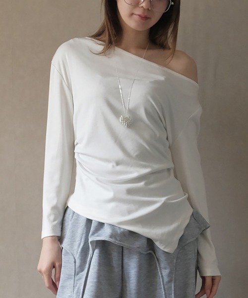 LAFFMO(ラフモ)の「ワンショルダーウエストギャザーカットソー(Tシャツ/カットソー・レディース・ホワイト/ブラック/グレー・F)」の1枚目の写真