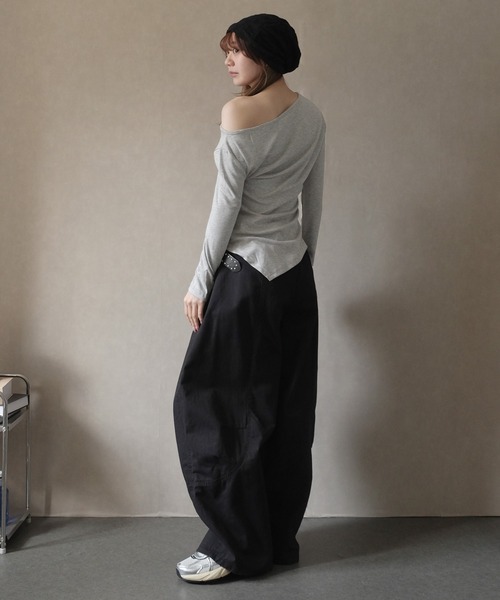 LAFFMO(ラフモ)の「ワンショルダーウエストギャザーカットソー(Tシャツ/カットソー・レディース・ホワイト/ブラック/グレー・F)」の20枚目の写真