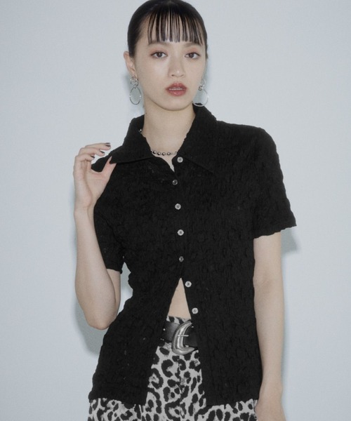 PAGEBOY(ページボーイ)の「フクレジャガードエリツキトップス(シャツ/ブラウス・レディース・ブラック/ブルー/オフホワイト・FREE)」の1枚目の写真