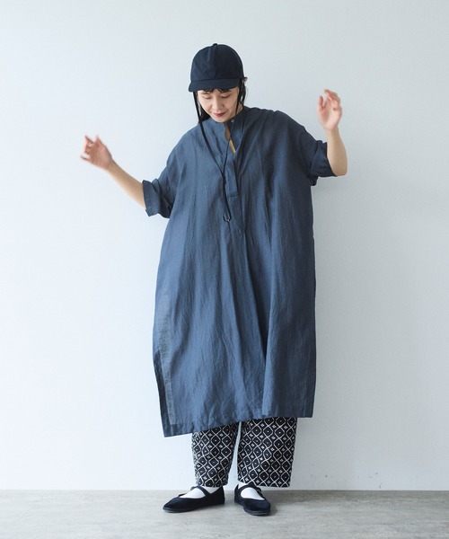 yuni（ユニ　）の「Ra/R/Ny oversized kaftan one-piece（ワンピース・レディース・ライラック/チャコールグレー・FREE）」の2枚目の写真