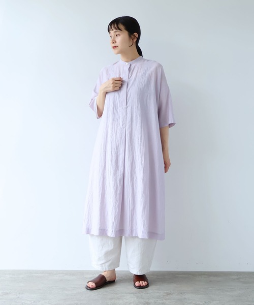 yuni（ユニ　）の「Ra/R/Ny oversized kaftan one-piece（ワンピース・レディース・ライラック/チャコールグレー・FREE）」の4枚目の写真
