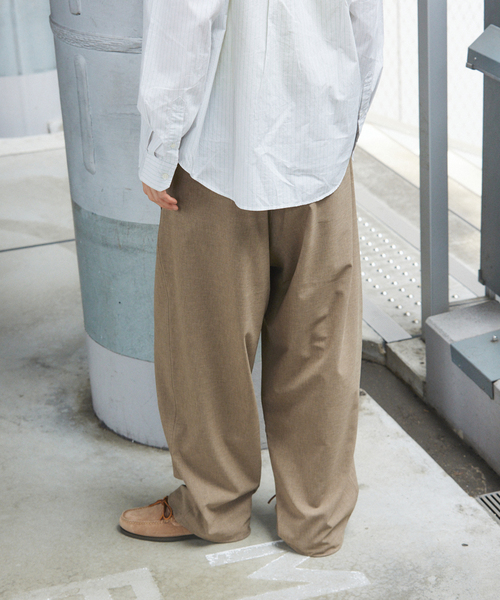 JOURNAL STANDARD（ジャーナルスタンダード）の「ウーリーノ オーバー パンツ（スラックス・メンズ・グレー/カーキ/ブラック/ブラウン・LARGE/MEDIUM/SMALL）」の6枚目の写真