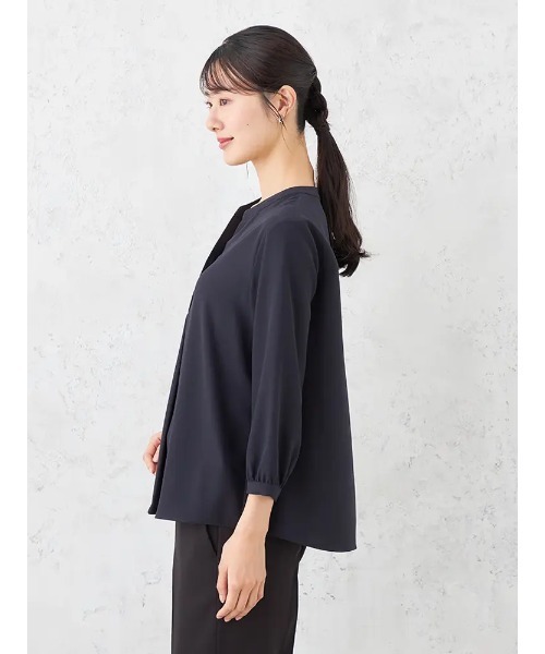 HARUYAMA(ハルヤマ)の「キーネックゴールドパーツブラウス カットソー 通年 【SOFFICE】(シャツ/ブラウス・レディース・オフホワイト/ネイビー/ライトグレー・S/M/L/LL)」の7枚目の写真