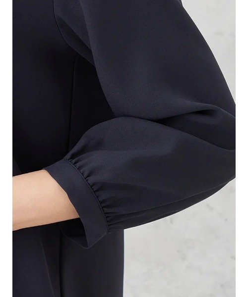 HARUYAMA(ハルヤマ)の「キーネックゴールドパーツブラウス カットソー 通年 【SOFFICE】(シャツ/ブラウス・レディース・オフホワイト/ネイビー/ライトグレー・S/M/L/LL)」の5枚目の写真