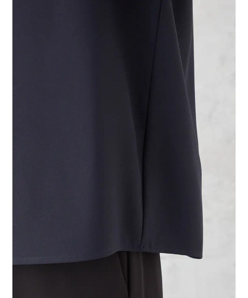 HARUYAMA(ハルヤマ)の「キーネックゴールドパーツブラウス カットソー 通年 【SOFFICE】(シャツ/ブラウス・レディース・オフホワイト/ネイビー/ライトグレー・S/M/L/LL)」の4枚目の写真