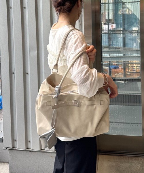 CIAOPANIC TYPY(チャオパニックティピー)の「:【ZOZO限定】【ONOFF使用可能!A4サイズ収納可能!】ポーチ付きベルトデザインBAG(トートバッグ・レディース・ライトグレー/ライトブラウン/ブラック・ONE SIZE)」の5枚目の写真