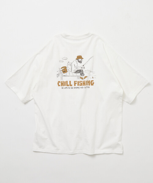 FREAK'S STORE（フリークスストア）の「限定展開 リラックスフィット バックプリント クルーネック Tシャツ CHILL FISHING MAN（Tシャツ/カットソー・メンズ・チャコールグレー/ベージュ/ネイビー/ホワイト・SMALL/MEDIUM/LARGE）」の5枚目の写真