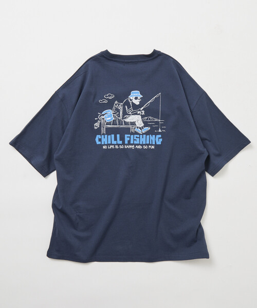 FREAK'S STORE（フリークスストア）の「限定展開 リラックスフィット バックプリント クルーネック Tシャツ CHILL FISHING MAN（Tシャツ/カットソー・メンズ・チャコールグレー/ベージュ/ネイビー/ホワイト・SMALL/MEDIUM/LARGE）」の16枚目の写真